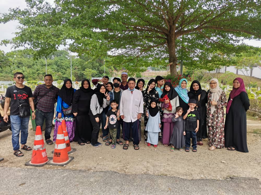 pict1195fam.JPG [80x0]